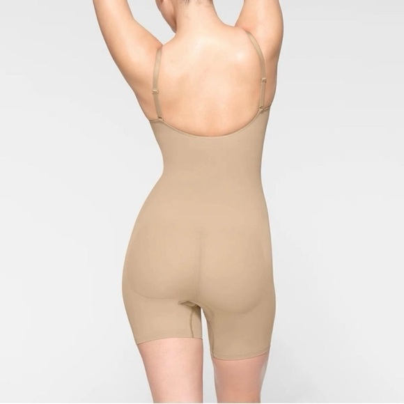 SKIMS Seamless Sculpt Mid Thigh Bodysuit in Clay - Picture 2 of 5